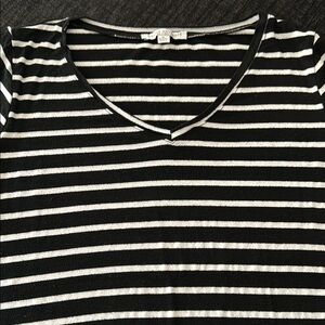 Black and White Striped V-Neck 3/4 Sleeve Fitted T-Shirt